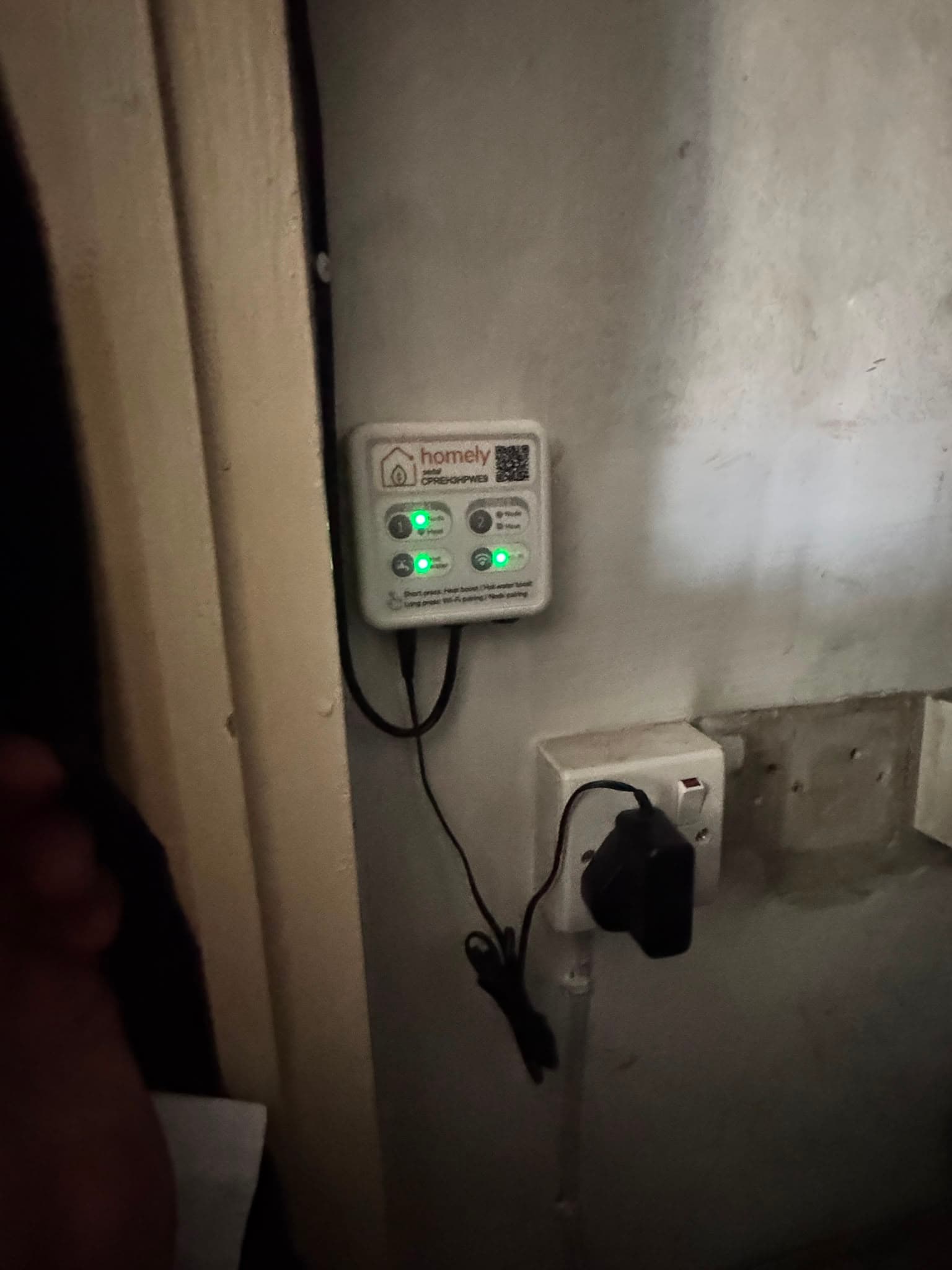 Homely smart heat pump controller hub installed and online with all status lights green